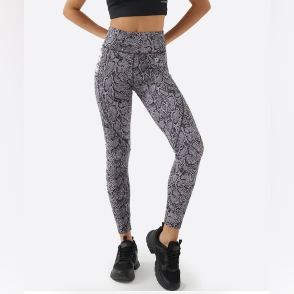 ACTIVERA BLACK & GRAY HIGH WAIST SNAKE SKIN PRINTED POCKET TIGHTS SIZE XL🌟NWT🌟